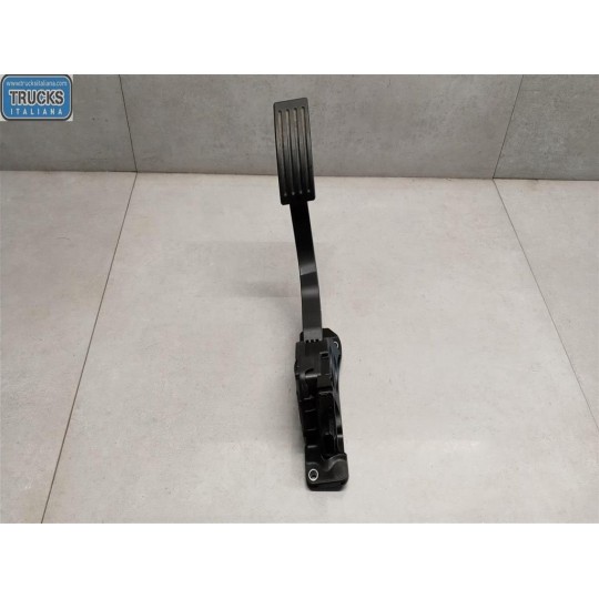 ELETRONIC THROTTLE PEDAL  VOLVO V40 2016> used