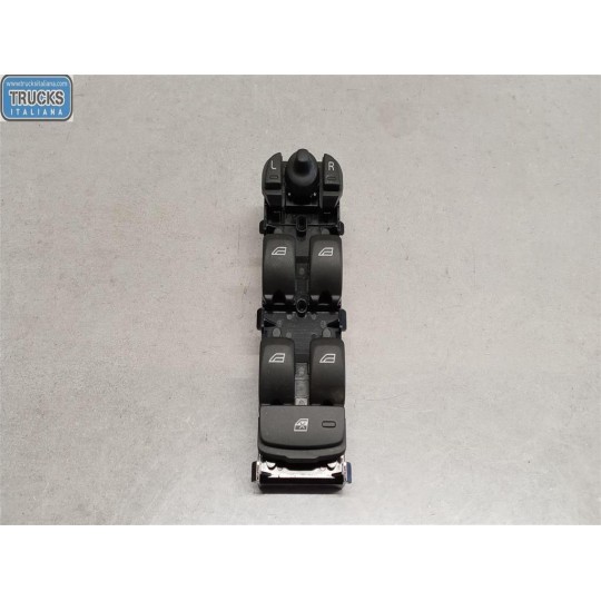 INTERRUTTORI E PULSANTI ALZAVETRI VOLVO V40 2016> usato