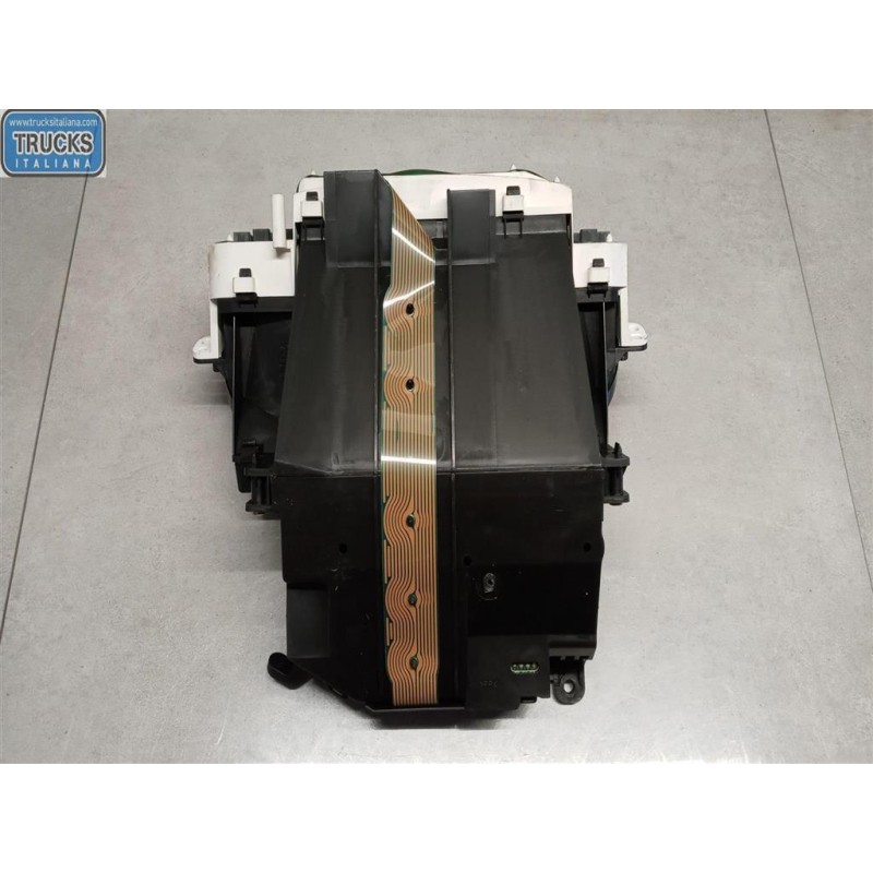 TOYOTA QUADRO STRUMENTI TOYOTA Yaris 1999>2003 usato