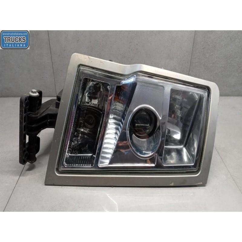 VOLVO truck RIGHT HEADLIGHT VOLVO truck FM 9 used