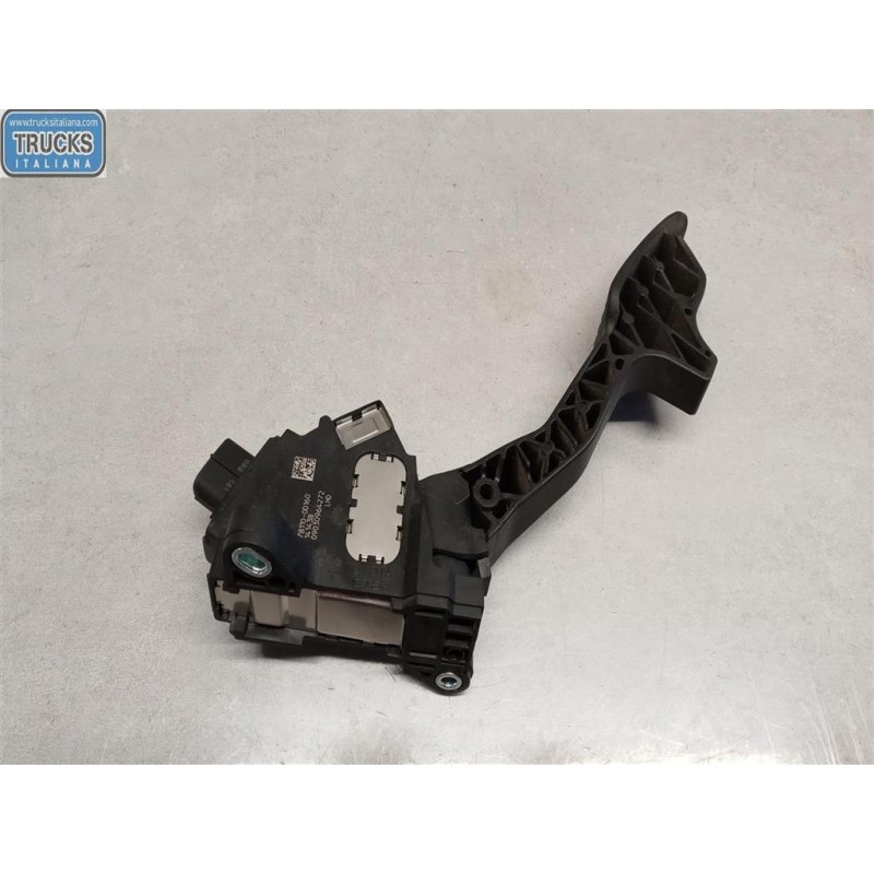 TOYOTA ELETRONIC THROTTLE PEDAL  TOYOTA Yaris 2011>2014 used