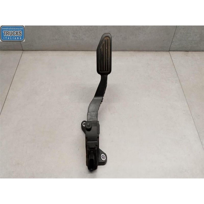 TOYOTA ELETRONIC THROTTLE PEDAL  TOYOTA Yaris 2011>2014 used