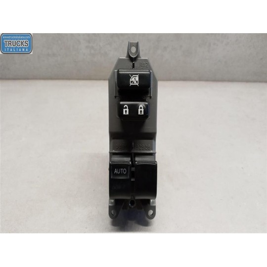 INTERRUTTORI E PULSANTI ALZAVETRI TOYOTA Yaris 2011>2014 usato