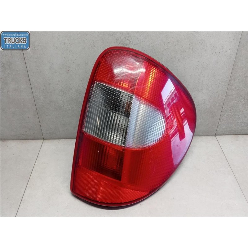 CHRYSLER FARO POSTERIORE ESTERNO DESTRO CHRYSLER Voy./G.Voyager 2004>2008 usato