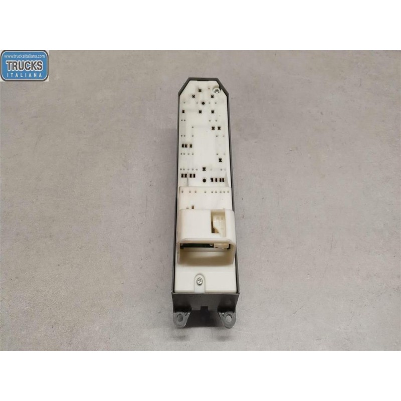 TOYOTA INTERRUTTORI E PULSANTI ALZAVETRI TOYOTA Rav 4 2006>2010 usato