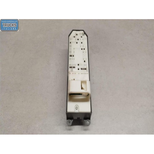 INTERRUTTORI E PULSANTI ALZAVETRI TOYOTA Rav 4 2006>2010 usato