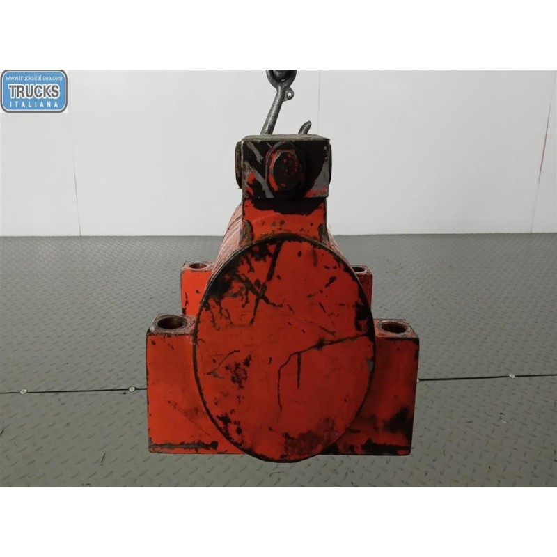 MACCHINE OPERATRICI HYDRAULIC CYLINDERS  MACCHINE OPERATRICI GENERICO used