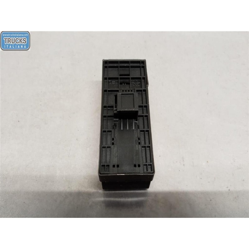 AUDI INTERRUTTORI E PULSANTI ALZAVETRI AUDI A4 2011>2015 usato