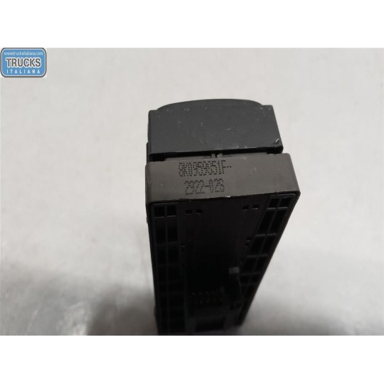 INTERRUTTORI E PULSANTI ALZAVETRI AUDI A4 2011>2015 usato