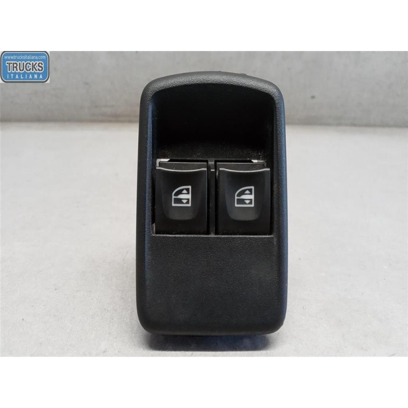 RENAULT van INTERRUTTORI E PULSANTI ALZAVETRI RENAULT van Trafic 2014>2019 usato