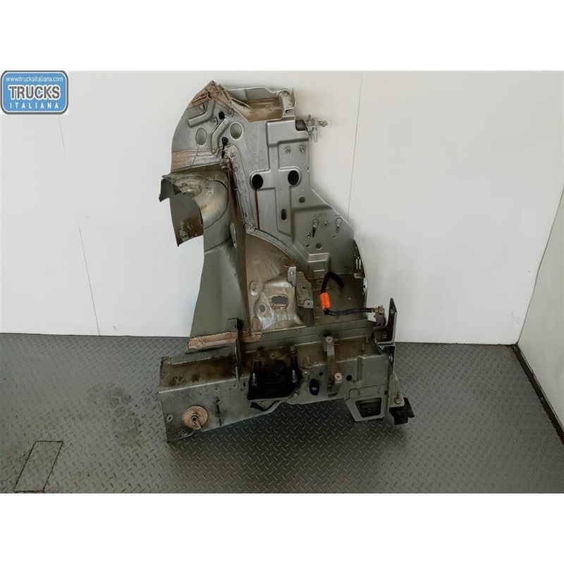 RENAULT van LONGHERONE ANTERIORE SINISTRO RENAULT van Trafic 2014>2019 usato