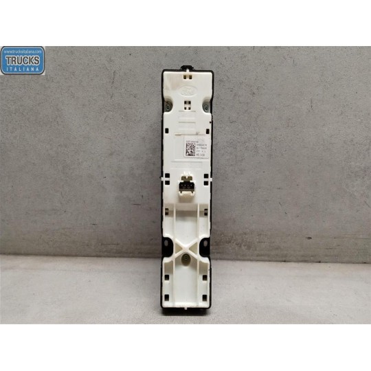 INTERRUTTORI E PULSANTI ALZAVETRI FORD Fiesta 2017> usato