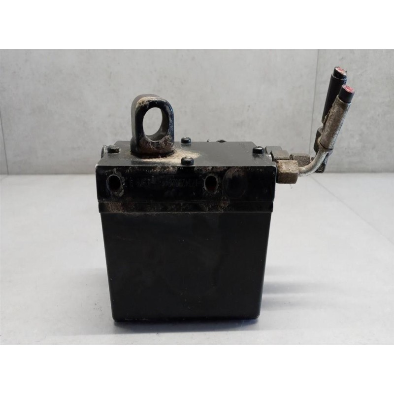 SCANIA CAB LIFT PUMP  SCANIA 144 used