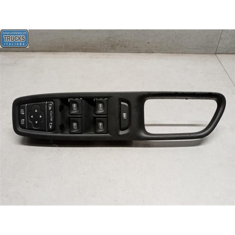 RENAULT INTERRUTTORI E PULSANTI ALZAVETRI RENAULT Clio 2012>2016 usato