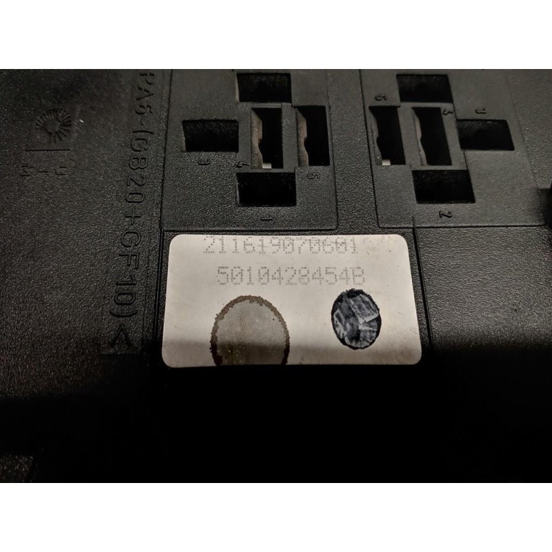 RENAULT truck SCATOLA FUSIBILI RENAULT truck Magnum 2001>2010 usato