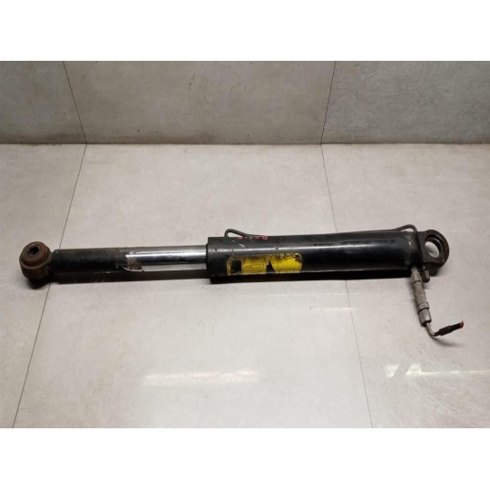 PISTONE ALZA CABINA SCANIA 164 usato