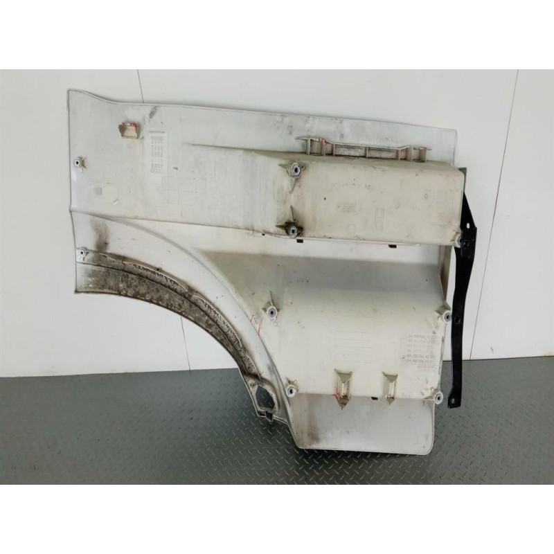 MERCEDES-BENZ truck PARAFANGO ANTERIORE SINISTRO MERCEDES-BENZ truck Actros euro 6 2014>2021 usato