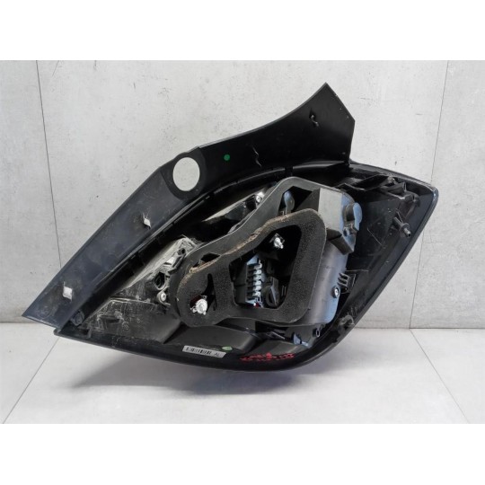 FARO POSTERIORE ESTERNO SINISTRO OPEL Astra H 2007>2010 usato
