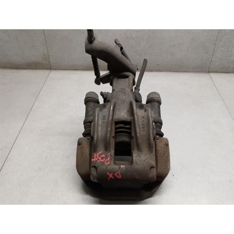 NISSAN truck PINZA POSTERIORE DESTRA NISSAN truck Cabstar 2006> usato