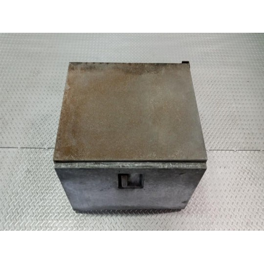 CASSA PORTA ATTREZZI . . used