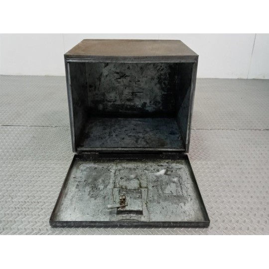 CASSA PORTA ATTREZZI . . used