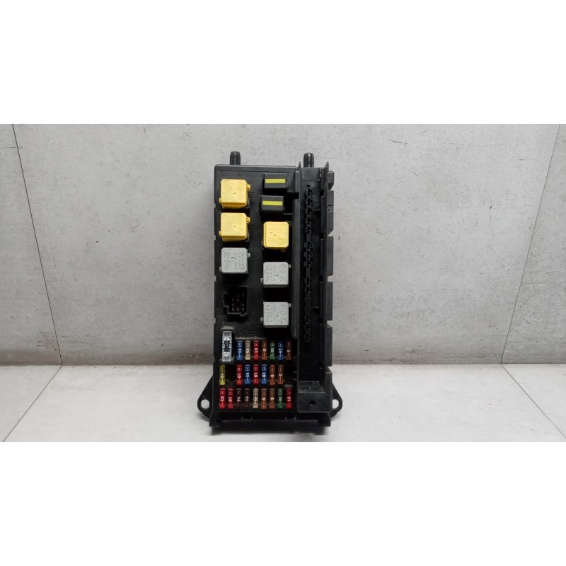 VOLKSWAGEN van SCATOLA FUSIBILI VOLKSWAGEN van Crafter 2006>2016 usato