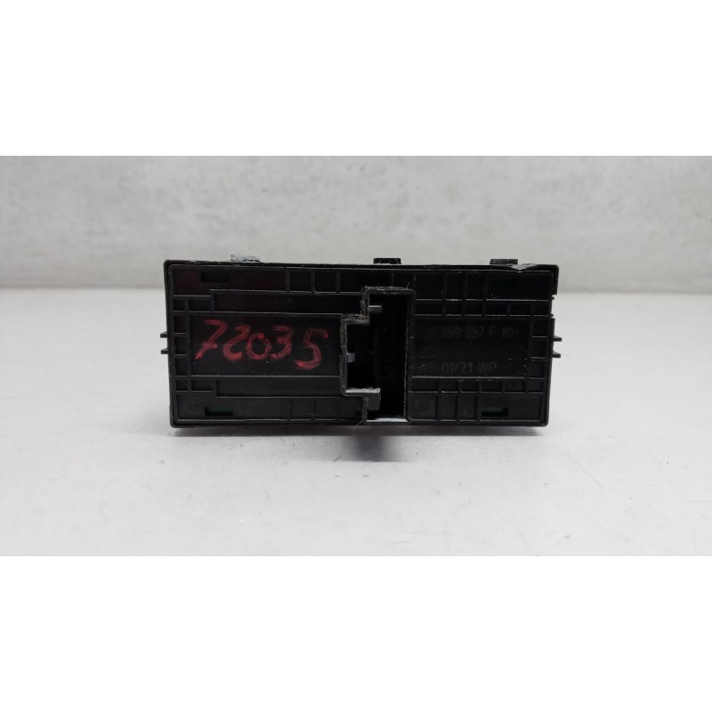 VOLKSWAGEN INTERRUTTORI E PULSANTI ALZAVETRI VOLKSWAGEN Polo 2017>2021 usato