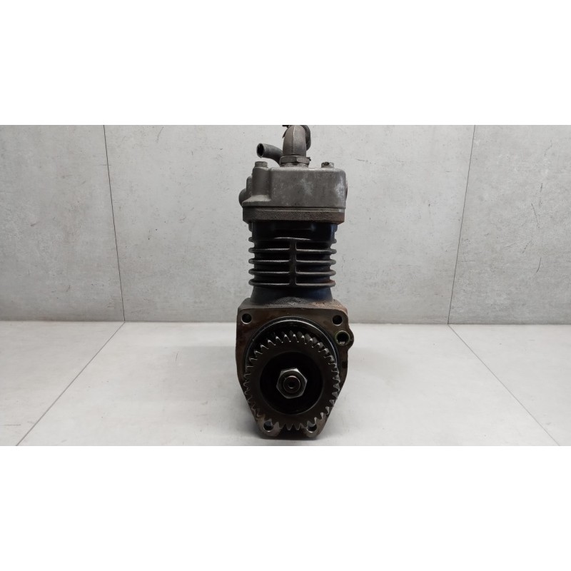RENAULT truck AIR BRAKE COMPRESSOR RENAULT truck Midlum used