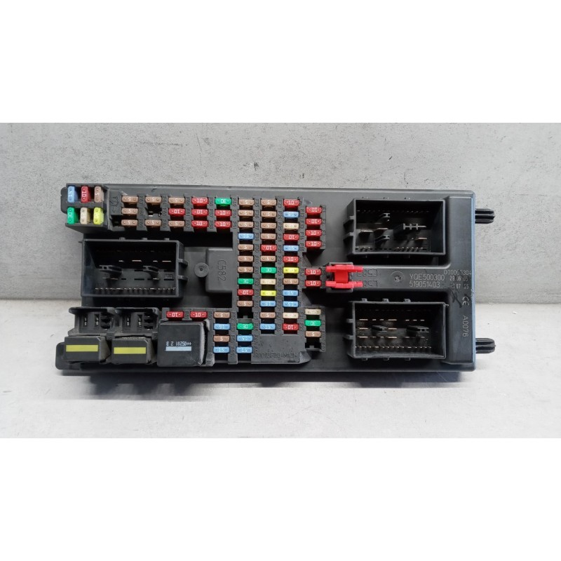 LAND ROVER FUSE BOX LAND ROVER Discovery  2004>2009 used