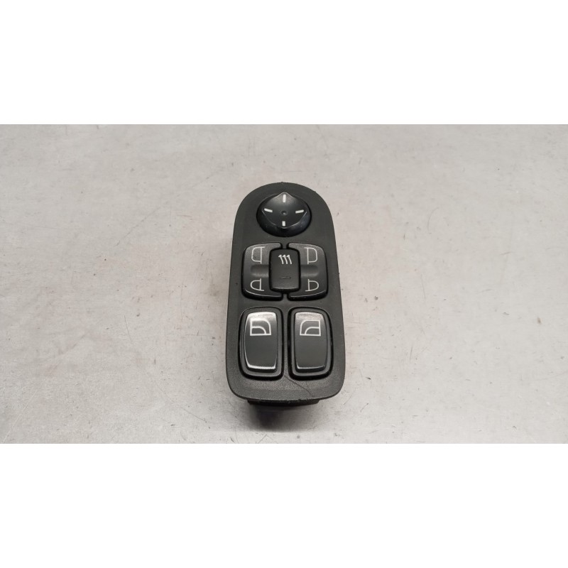 DAF INTERRUTTORI E PULSANTI ALZAVETRI DAF XF105 usato