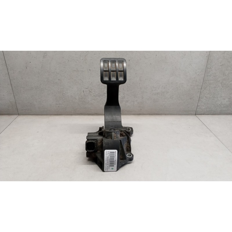 RENAULT truck ELETRONIC THROTTLE PEDAL  RENAULT truck T 2014> used