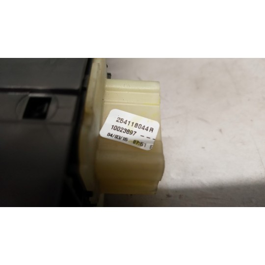 INTERRUTTORI E PULSANTI ALZAVETRI RENAULT Clio 2012>2016 usato