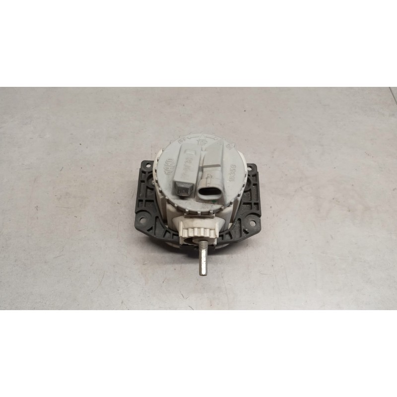 FIAT RIGHT FOG LIGHT LAMP FIAT Qubo 2016> used