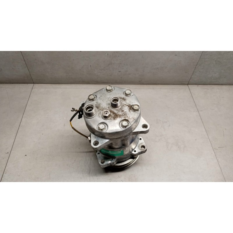 VOLVO truck AIR CONDITIONER COMPRESSOR VOLVO truck FL6 used