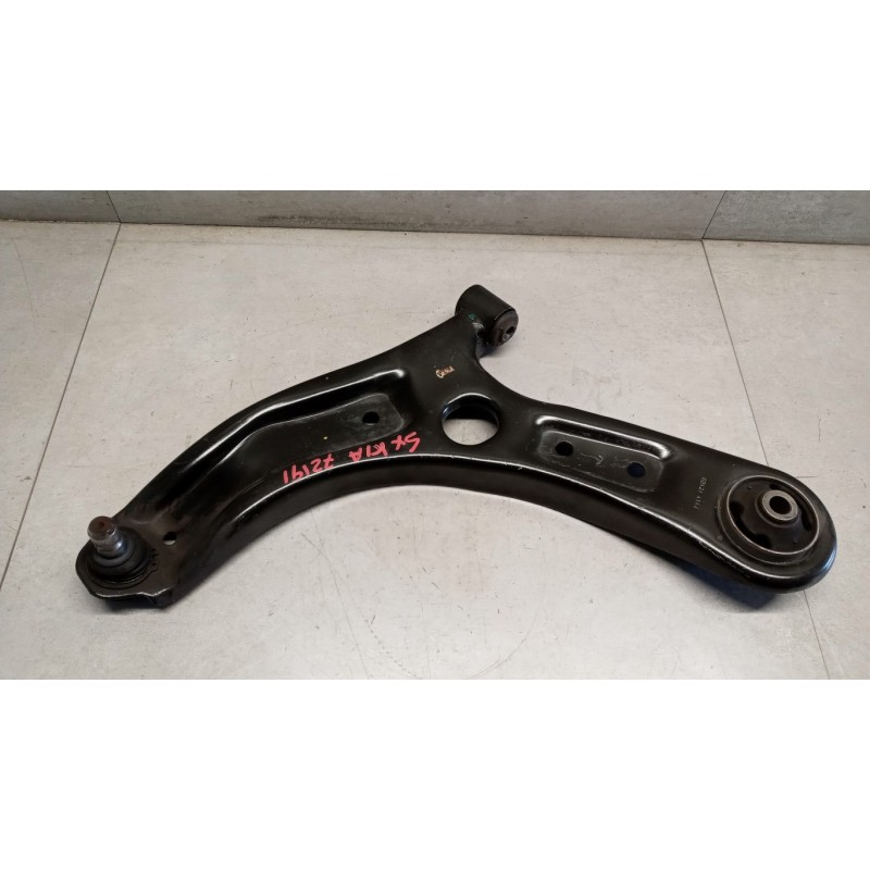 KIA CONTROL ARM FRONT LOWER LEFT  KIA Rio 2017> used