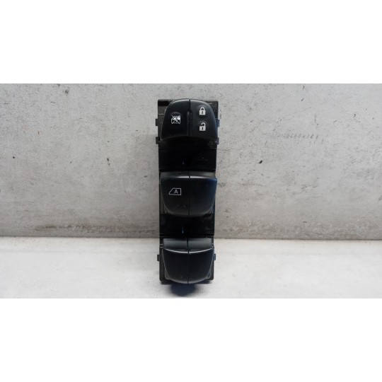 INTERRUTTORI E PULSANTI ALZAVETRI NISSAN Qashqai 2014>2017 usato