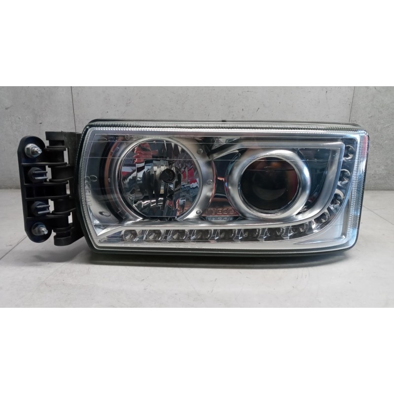 IVECO LEFT HEADLIGHT XENO LAMP  IVECO Stralis 2013> used