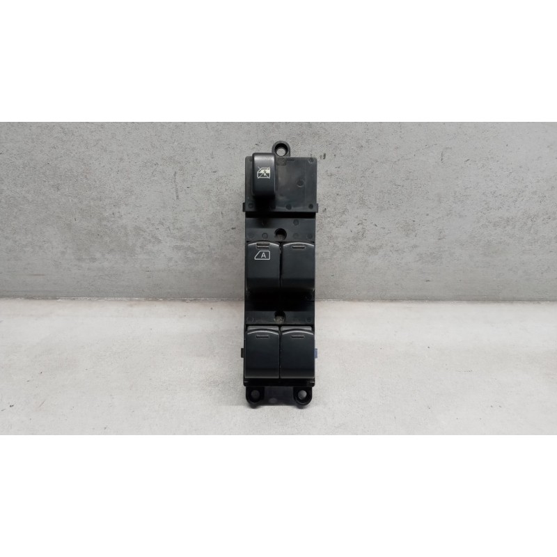 NISSAN INTERRUTTORI E PULSANTI ALZAVETRI NISSAN Note 2006>2008 usato