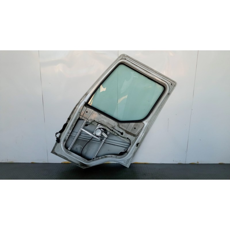 RENAULT truck RIGHT FRONT DOOR  RENAULT truck Midlum used