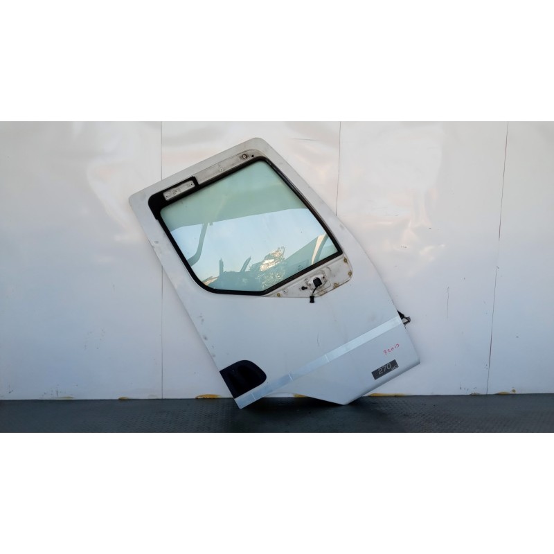 RENAULT truck RIGHT FRONT DOOR  RENAULT truck Midlum used