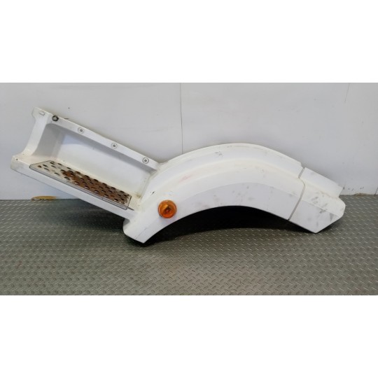 LEFT FRONT MUDGUARD  MERCEDES-BENZ truck Axor used