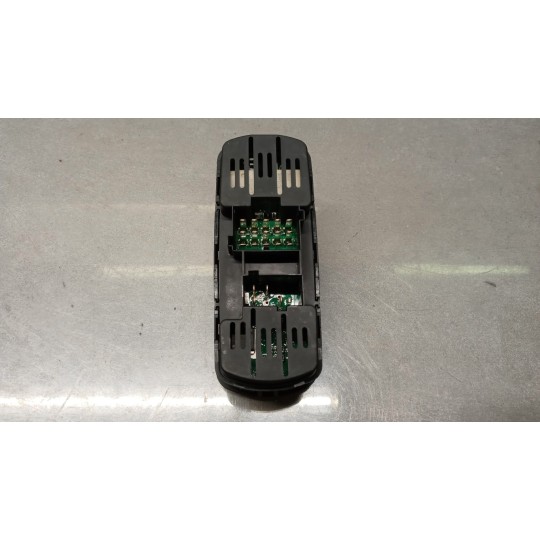 INTERRUTTORI E PULSANTI ALZAVETRI MERCEDES-BENZ truck Axor usato