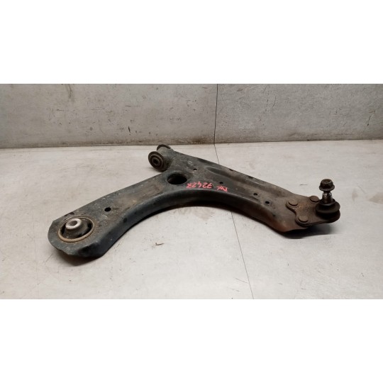 BRACCIO OSCILLANTE ANTERIORE INFERIORE DESTRO SEAT Ibiza 2008>2012 usato