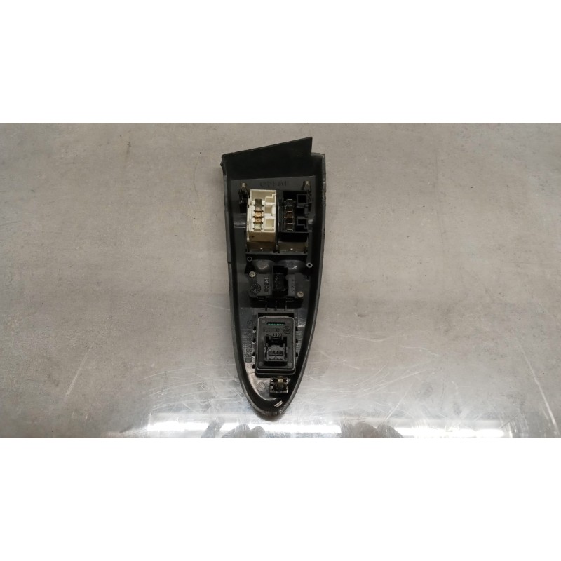 IVECO INTERRUTTORI E PULSANTI ALZAVETRI IVECO Stralis 2007>2013 usato