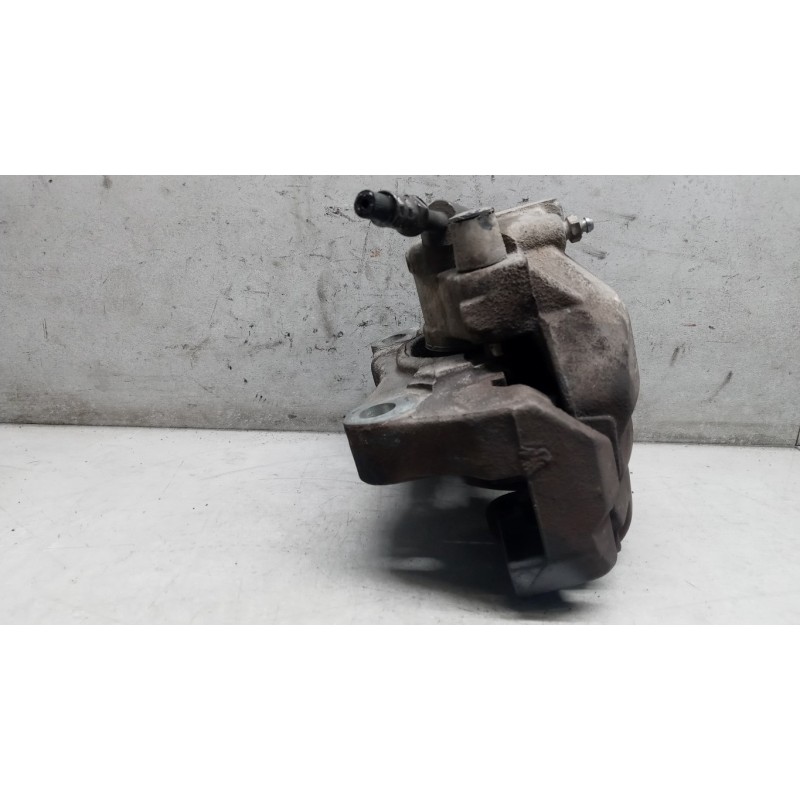 VOLKSWAGEN van PINZA ANTERIORE DESTRA VOLKSWAGEN van Trasporter T5 2009>2015 usato