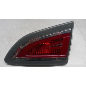 RIGHT REAR LIGHT ON BACK...