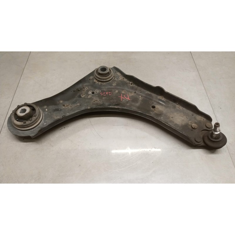 RENAULT BRACCIO OSCILLANTE ANTERIORE INFERIORE DESTRO RENAULT Scenic 2013>2016 usato