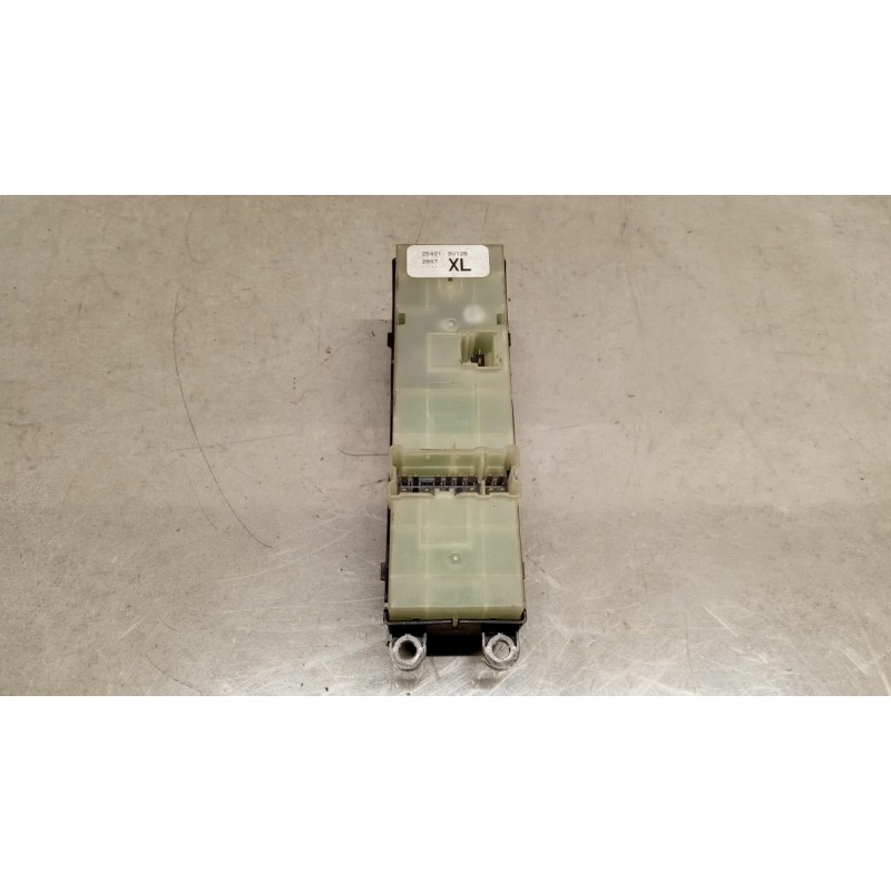 NISSAN INTERRUTTORI E PULSANTI ALZAVETRI NISSAN Note 2006>2008 usato