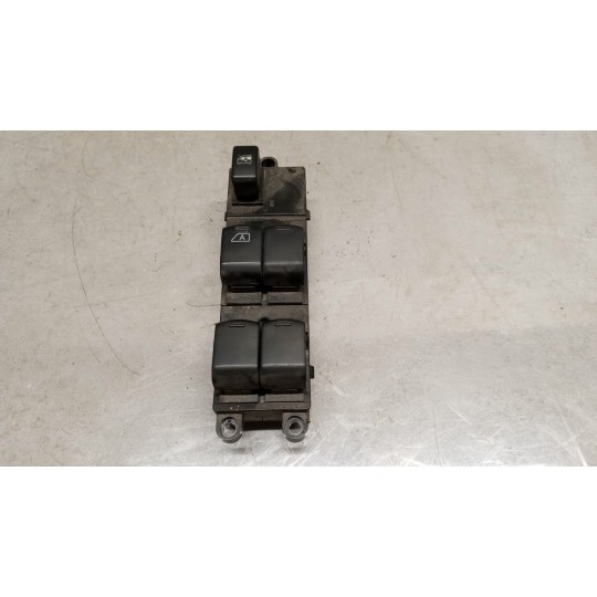 INTERRUTTORI E PULSANTI ALZAVETRI NISSAN Note 2006>2008 usato