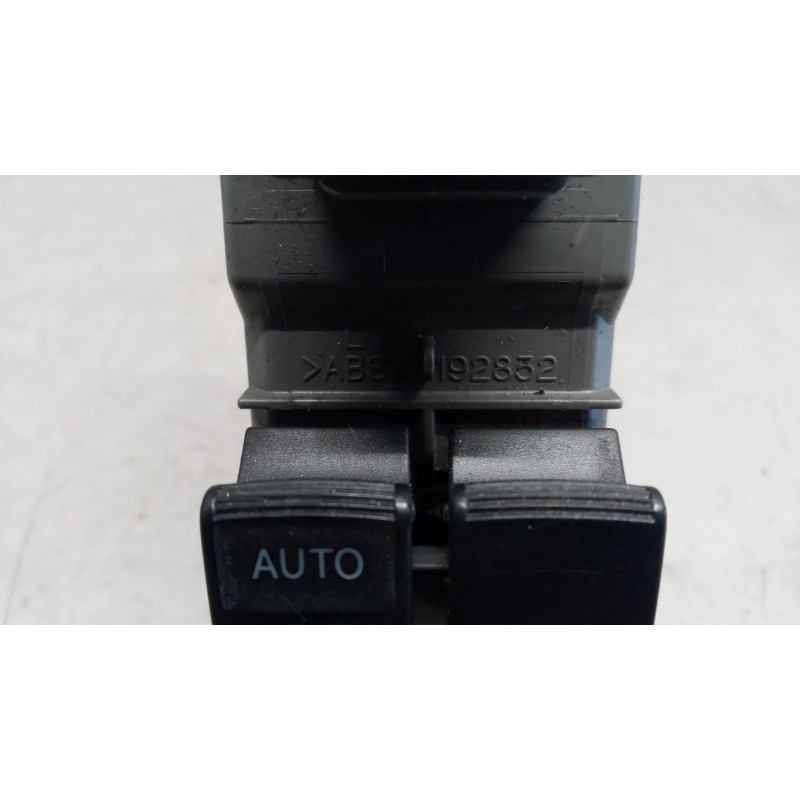 TOYOTA INTERRUTTORI E PULSANTI ALZAVETRI TOYOTA Yaris 2005>2008 usato